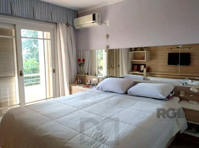 Casa de 307m² - 3 dormitórios, piscina, 4 vagas no bairro Espírito Santo — foto 7