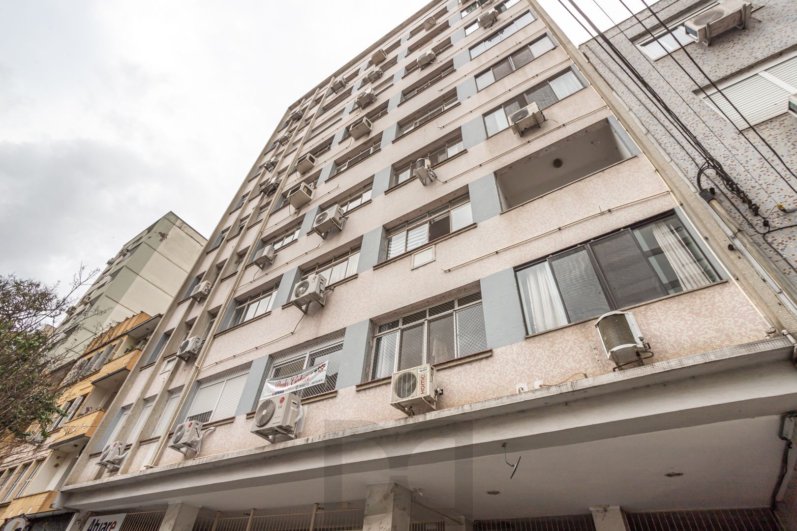 Apartamento MOBILIADO no Centro de 2 dormitórios e vaga — foto 25