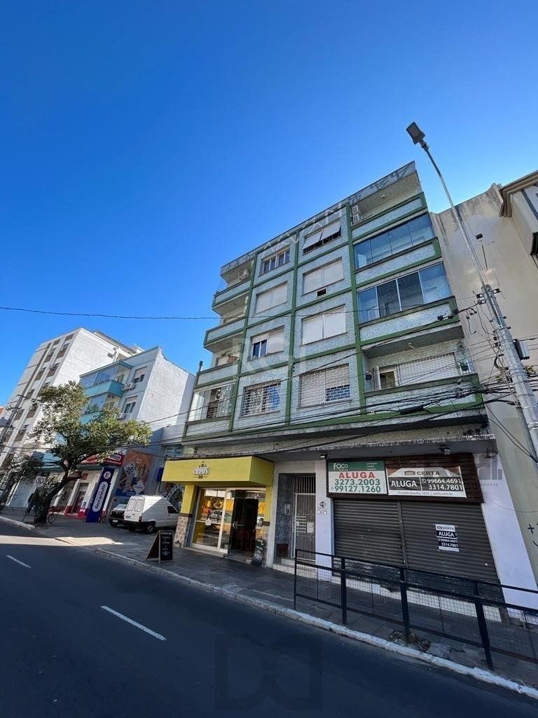 Apartamento de três dormitórios no bairro Rio Branco em Porto Alegre. — foto 2