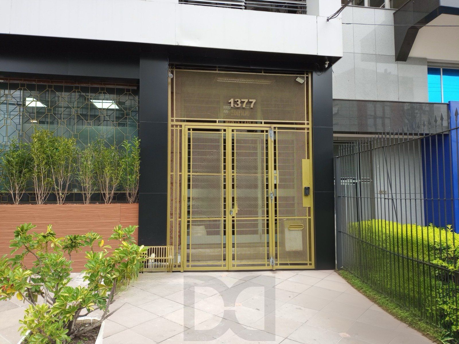 Apartamento 2 dormitórios com dependência 70m2 Moinhos de Vento Av. Cristóvão — foto 3