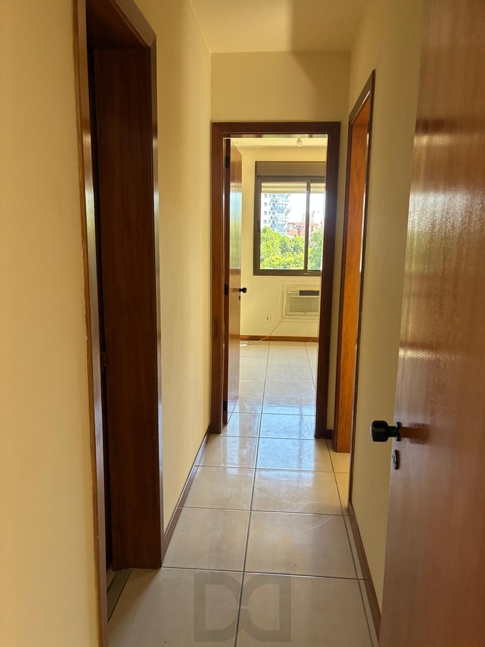ÓTIMO APARTAMENTO 2 DORMITÓRIOS COM VAGA ESCRITURADA NO MENINO DEUS — foto 29