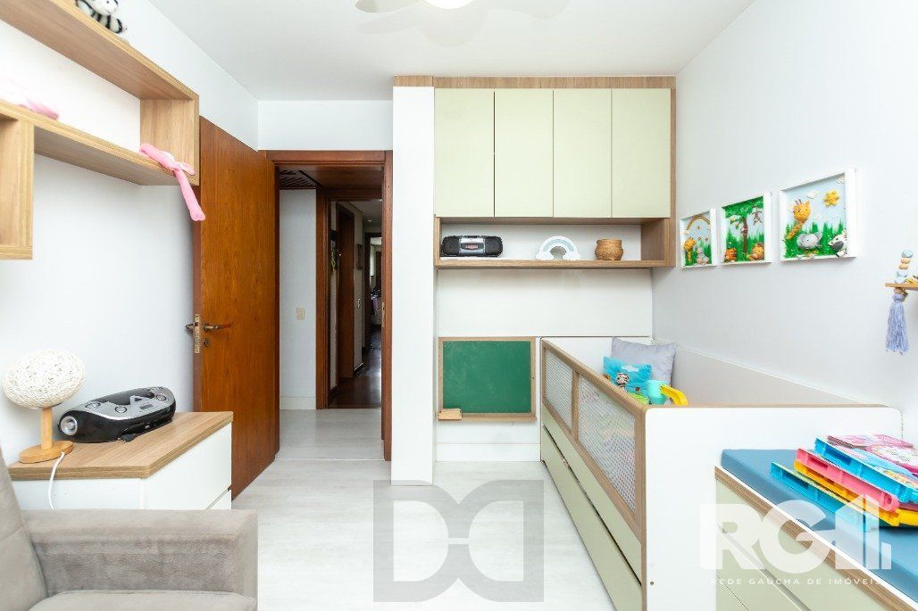 Apartamento Reformado! Com 3 dorm, sendo 1 suíte, 2 vagas na Rua Corte Real. — foto 18