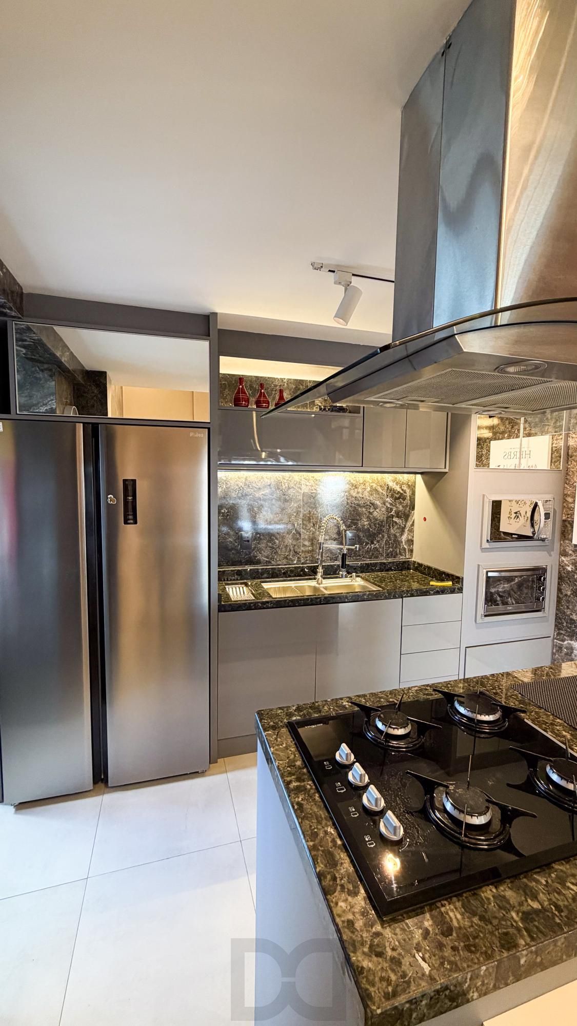 Vende-se linda cobertura com 3 quartos (1 suíte), 209m², 2 vagas e piscina – Três Figueiras — foto 44