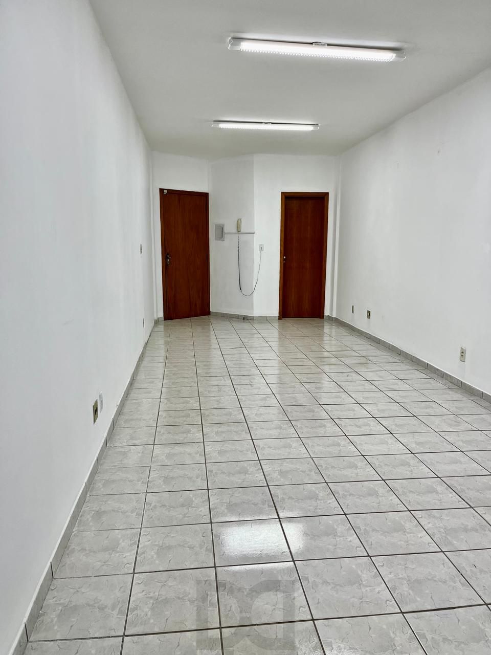 SALA COMERCIAL PARA LOCAÇÃO NO BAIRRO SÃO GERALDO - PISO CERÂMICO - 01 LAVABO - 33m² DE ÁREA PRIVATIVA — foto 3