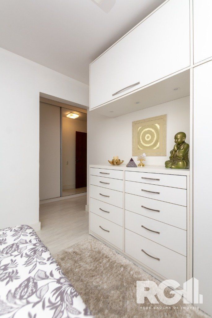 Apartamento Reformado! Com 3 dorm, sendo 1 suíte, 2 vagas na Rua Corte Real. — foto 28