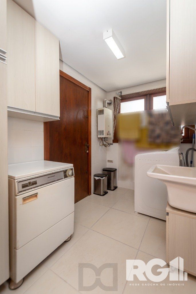 Apartamento Reformado! Com 3 dorm, sendo 1 suíte, 2 vagas na Rua Corte Real. — foto 38