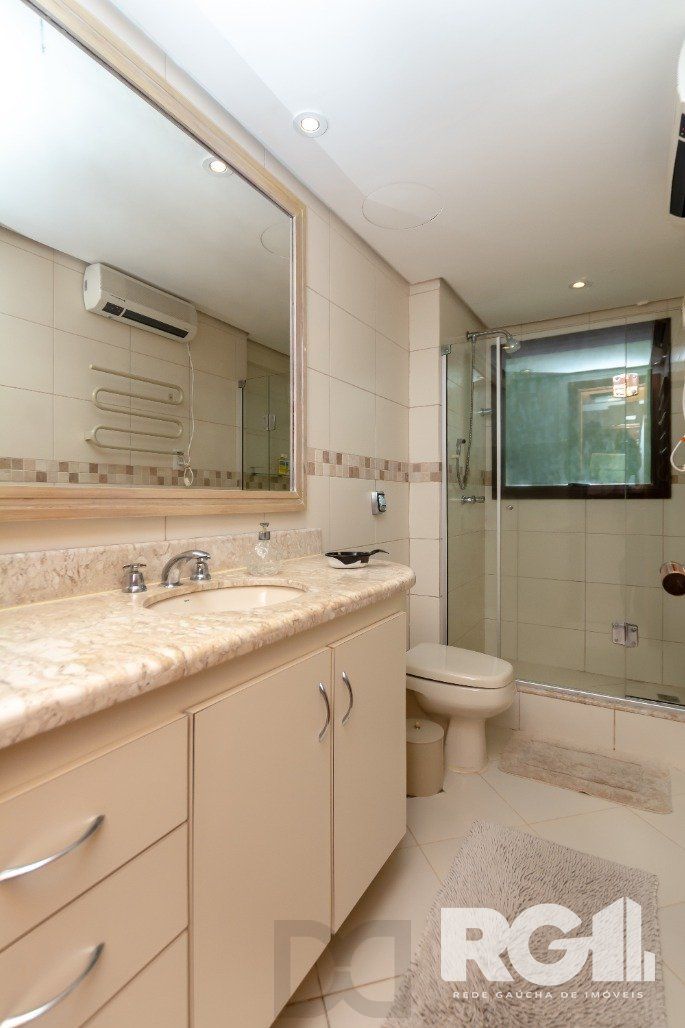 Apartamento Reformado! Com 3 dorm, sendo 1 suíte, 2 vagas na Rua Corte Real. — foto 20