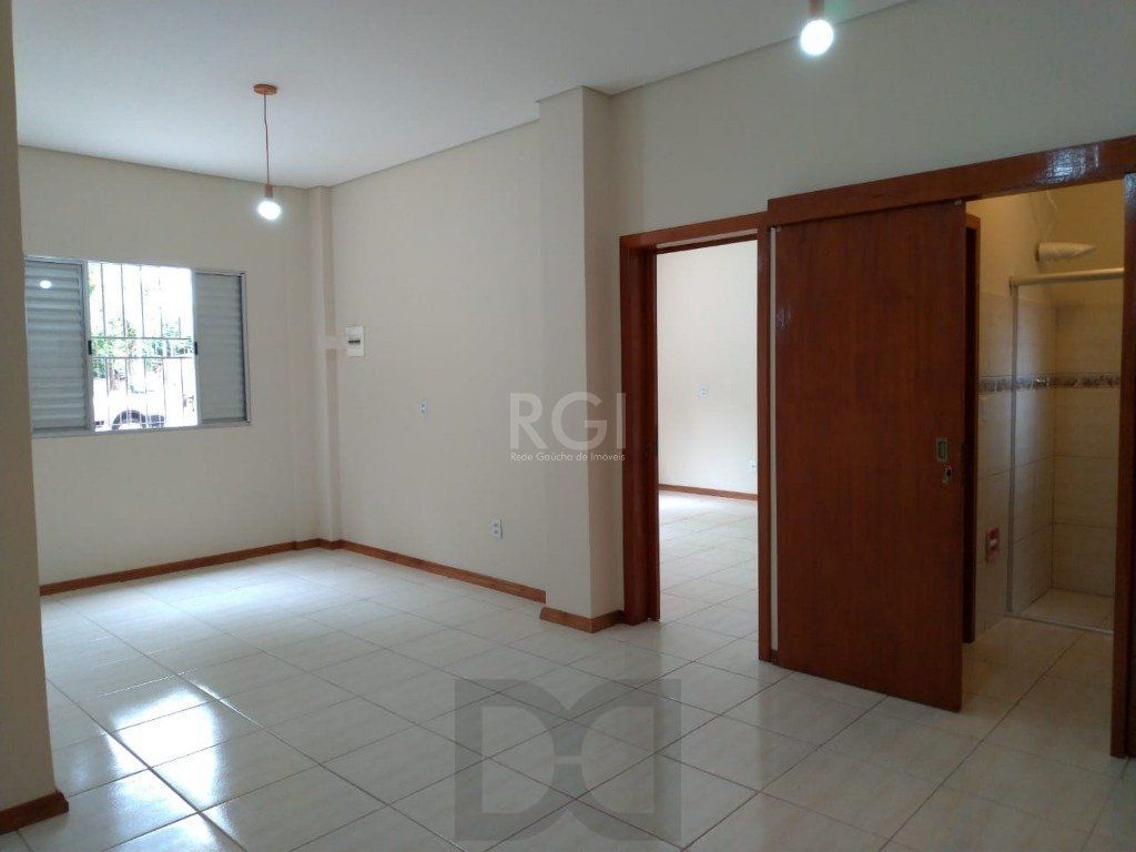 Apartamento de 4 dormitórios, sendo 2 suites, no bairro Petrópolis DESOCUPADO — foto 2