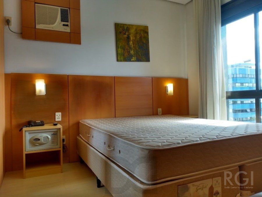 VENDO APARTAMENTO UM DORMITORIO BOM FIM ELEVADOR 1 VAGA — foto 11