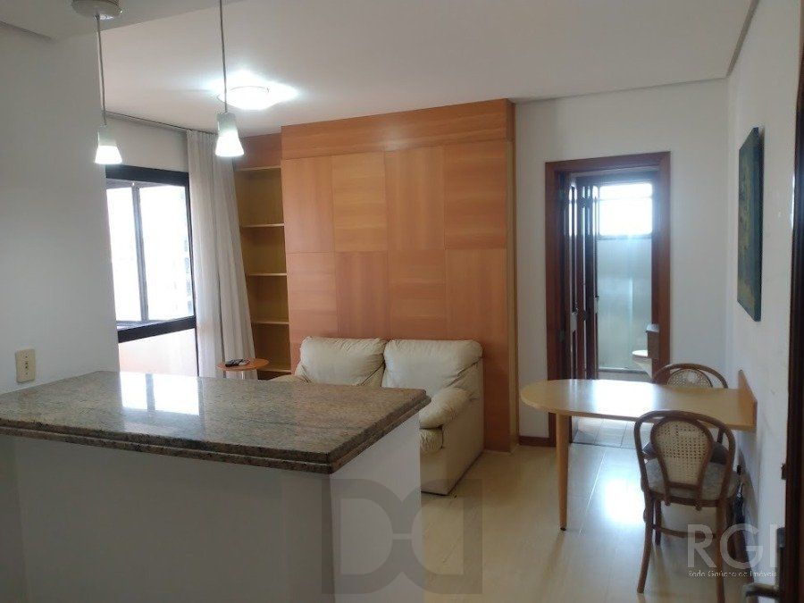 VENDO APARTAMENTO UM DORMITORIO BOM FIM ELEVADOR 1 VAGA — foto 3
