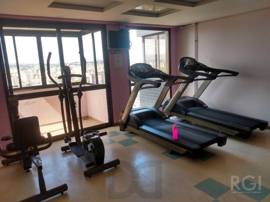 VENDO APARTAMENTO UM DORMITORIO BOM FIM ELEVADOR 1 VAGA — foto 28