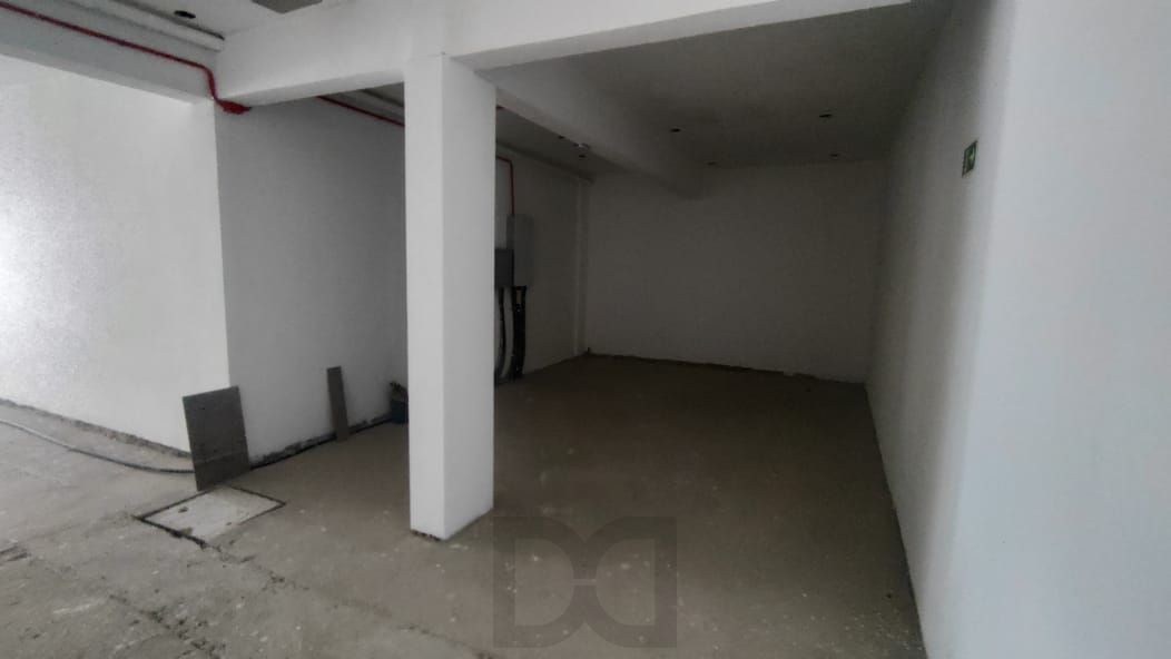 Vende loja ,com mezanino 180m², 2 banheiros — foto 24
