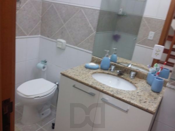 Sobrado em Ipanema, zona sul de Porto Alegre, com 175m² - 3 dormitorios, sotão, piscina. — foto 19