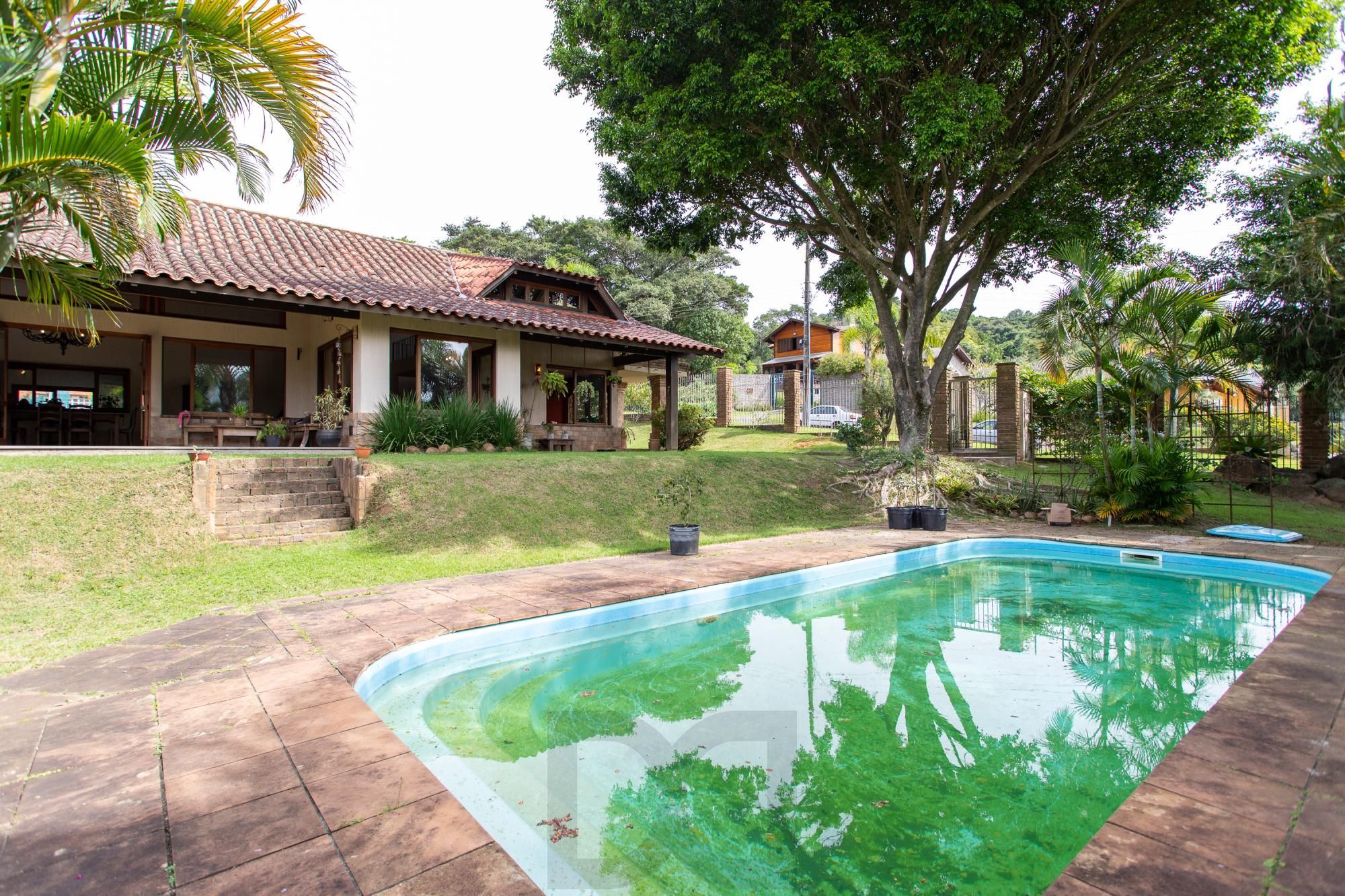 Piscina da casa.