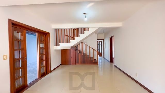 Casa térrea com 3 dormitórios, piscina, espaço gourmet com churrasqueira. — foto 2