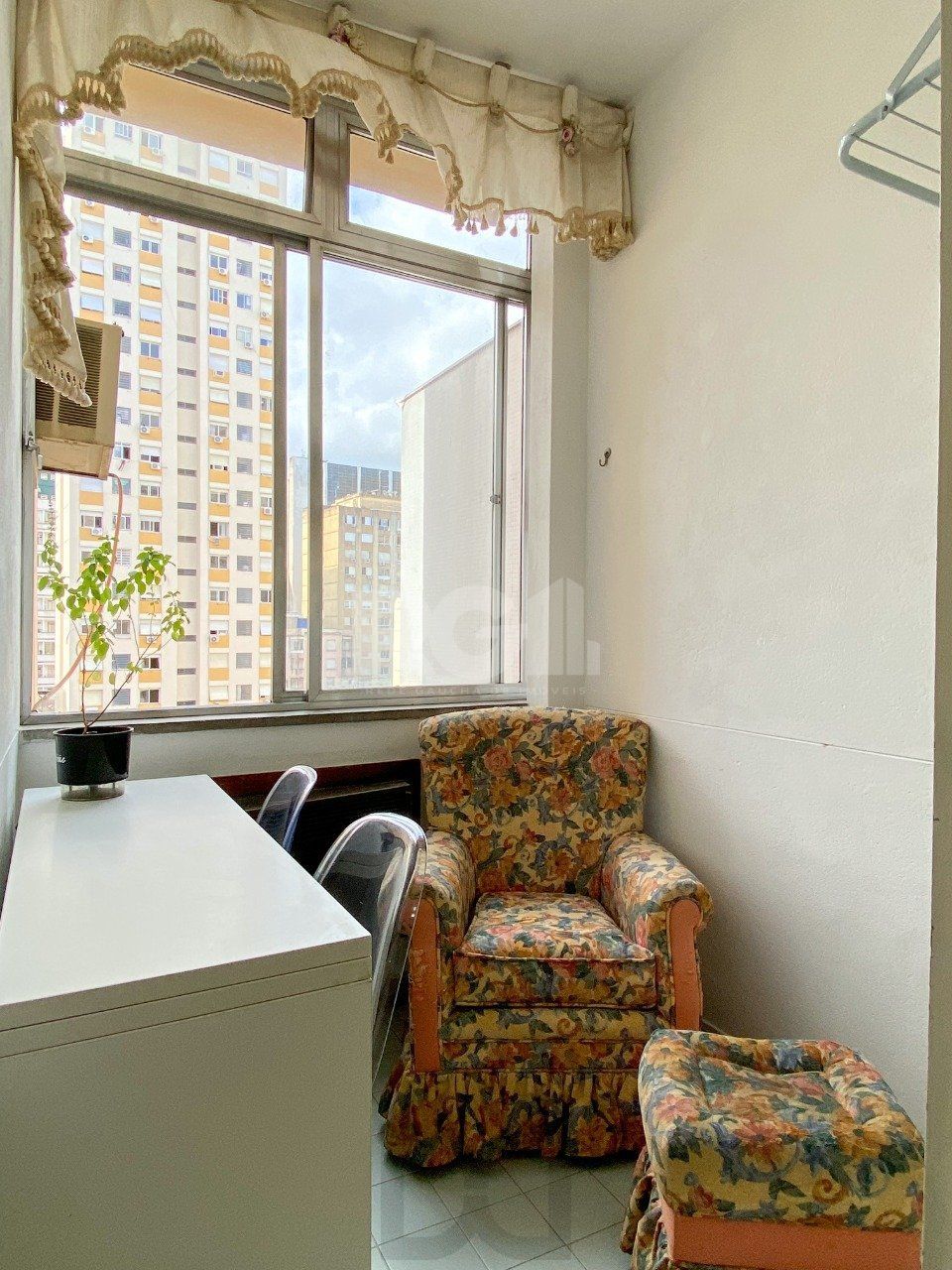 Apartamento 3 dormitórios, sendo 1 suíte, com 2 salas de estar, junto à Praça da Matriz — foto 29