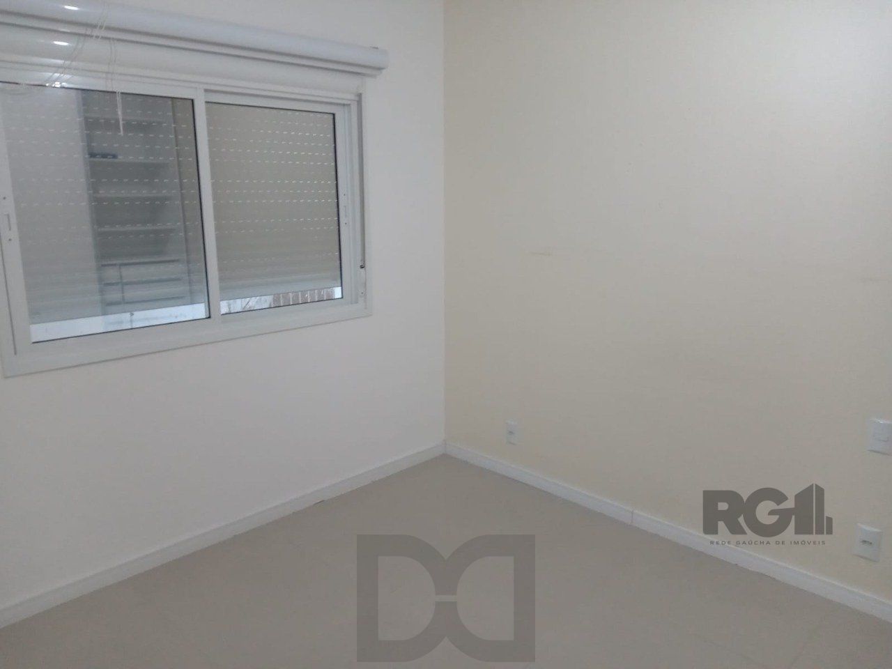 Apartamento com TERRAÇO, localizado num dos mais sofisticados bairros de Porto Alegre, bairro Rio Branco. Apartamento totalmente mobiliado. — foto 8