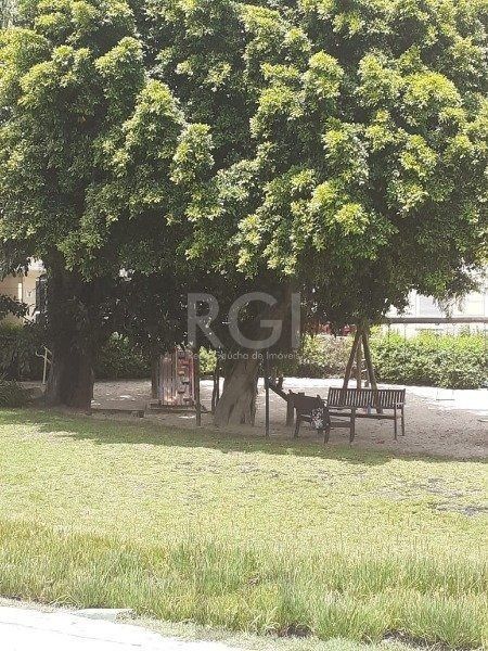 Apartamento 2 dormitórios e 1 vaga de garagem escriturada, no bairro Cristal — foto 8