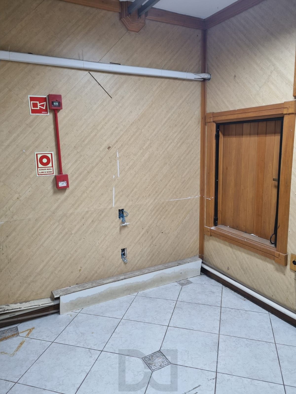 Loja Térrea de Frente à Venda no Centro Histórico de Porto Alegre — foto 10