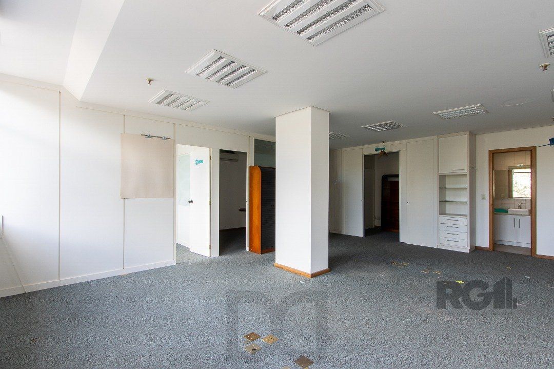 SALA COMERCIAL BAIRRO MENINO DEUS - 82m² DE ÁREA PRIVATIVA, 1 VAGA — foto 1