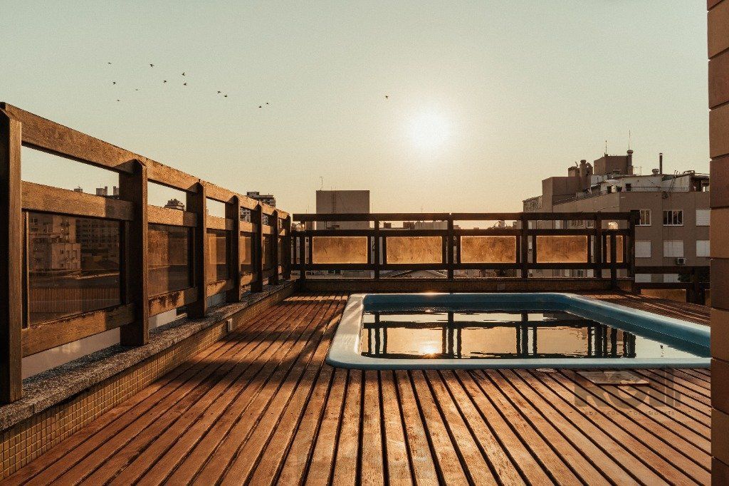 Vende-se cobertura 3 quartos com suíte e 2 vagas - 333m² - Mont Serrat