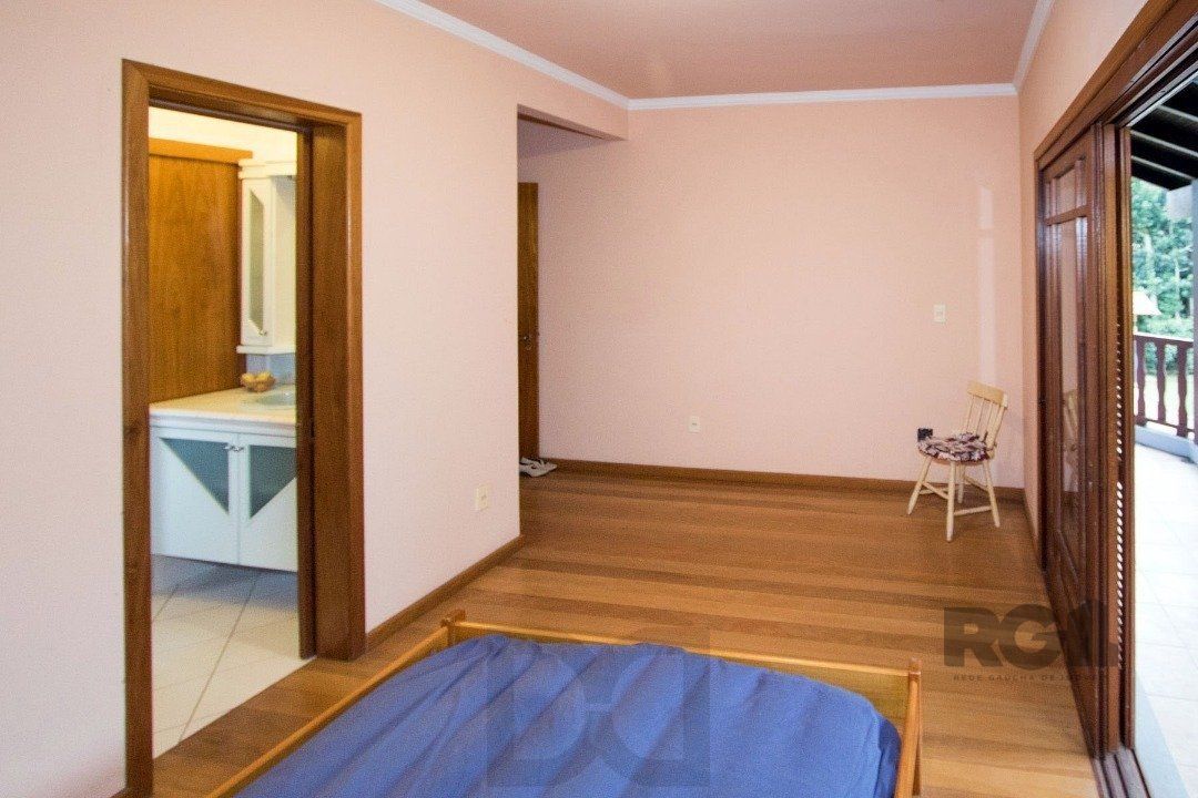 Sobrado com 6 suites, lareira, lavabo, pátio - Bairro Belém Velho — foto 37