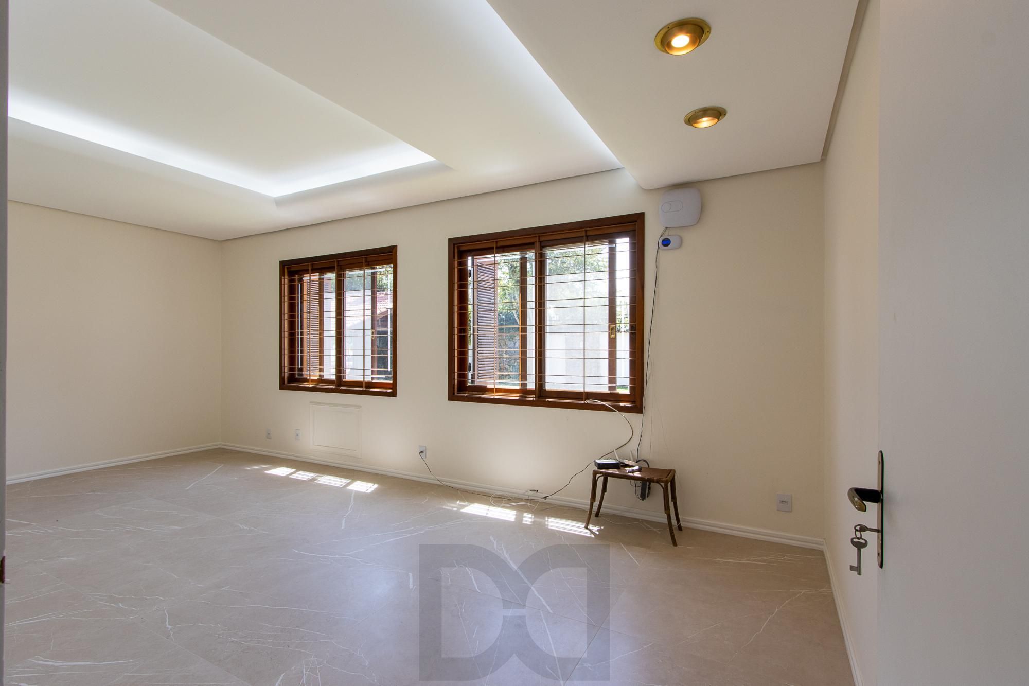 Casa com 2 dormitórios 3 banheiros. lareira e churrasqueira, e com arquitetura moderna. — foto 2