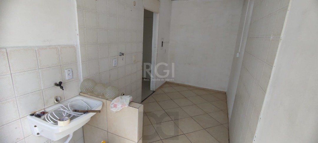 Apartamento com 3 dormitórios, 1 banheiro social e 1 vaga/box — foto 2