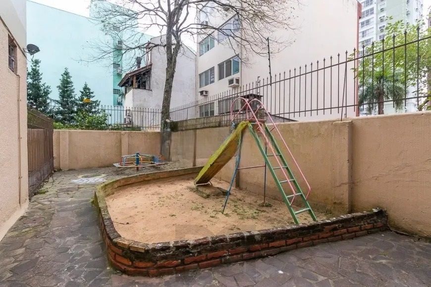Apartamento reformado de 3 dormitórios com churrasqueira e vaga no Petrópolis — foto 42