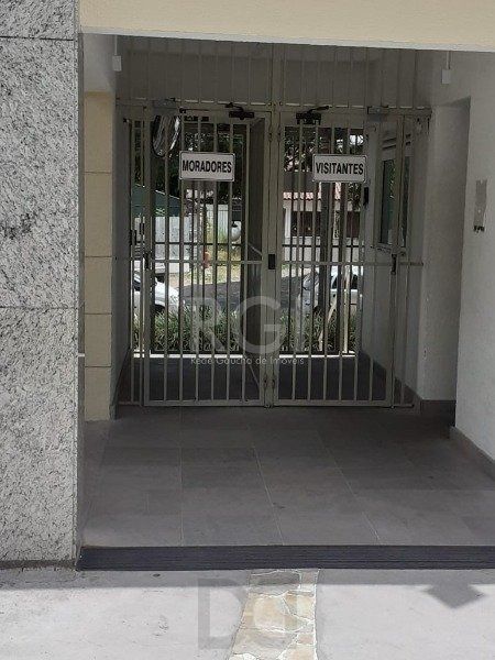 Apartamento 2 dormitórios e 1 vaga de garagem escriturada, no bairro Cristal — foto 1