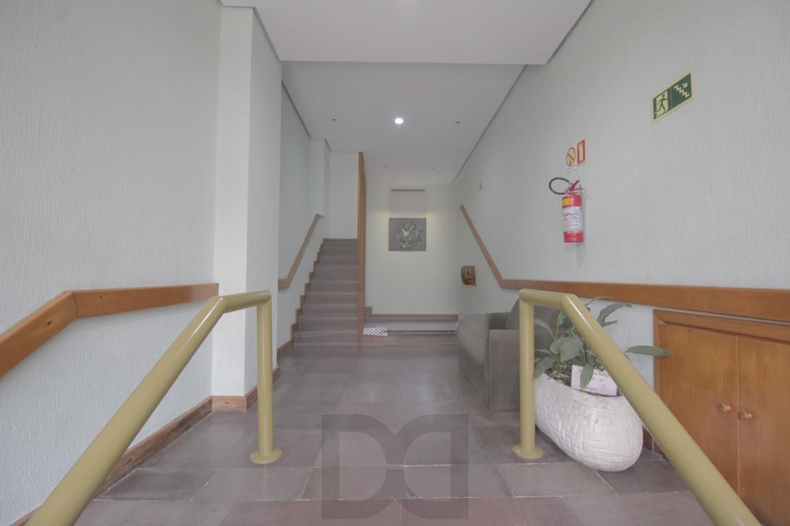 Apartamento 2 dormitórios com dependência 70m2 Moinhos de Vento Av. Cristóvão — foto 4