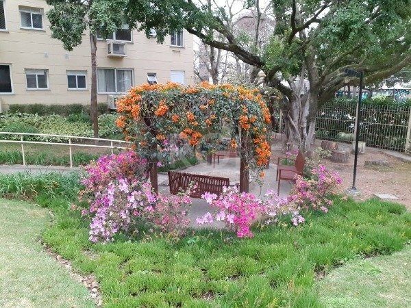 Apartamento 2 dormitórios e 1 vaga de garagem escriturada, no bairro Cristal — foto 10