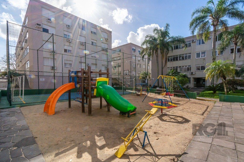 Apartamento no bairro Vila Ipiranga de 2 dormitórios e vaga DESOCUPADO — foto 1