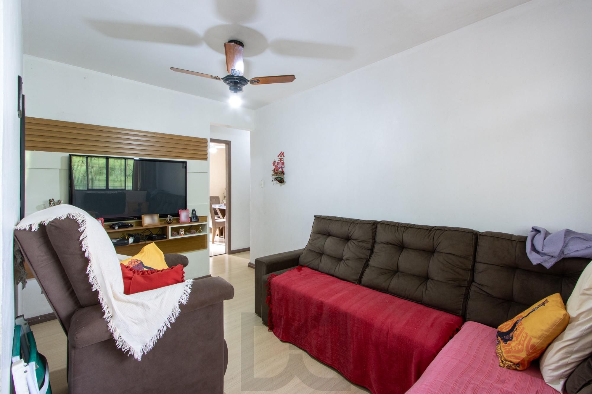 Casa ampla de 2 pavimentos com 4 dormitórios, 1 suite e 4 vagas no bairro Santa Tereza! — foto 28
