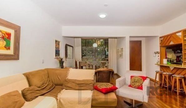 Casa com 7 Quartos e 6 vagas à Venda, 470 m² no Bairro Petrópolis — foto 3