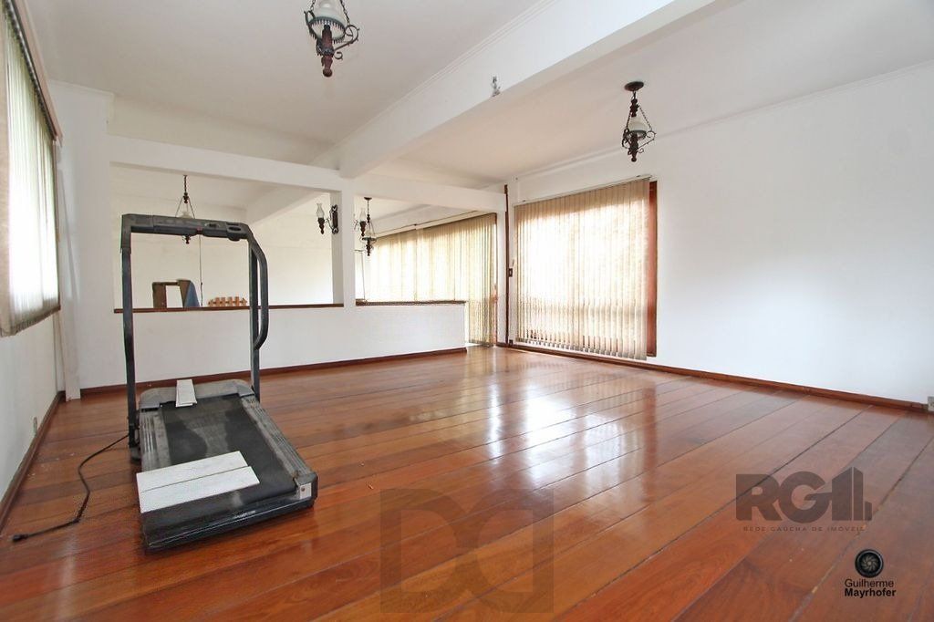 Casa com 5 suítes, 7 banheiros, 4 vagas no bairro Partenon — foto 32