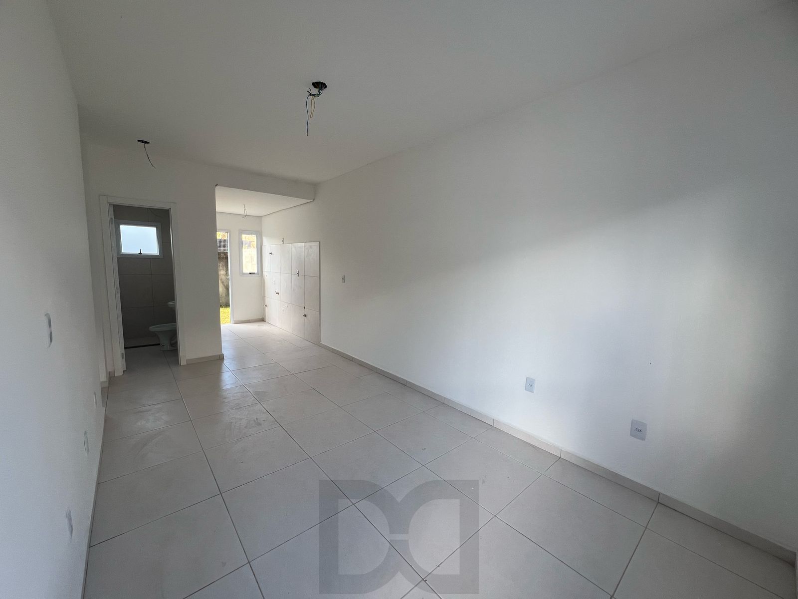 Casa com 2 dormitórios, banheiro social e pátio — foto 4
