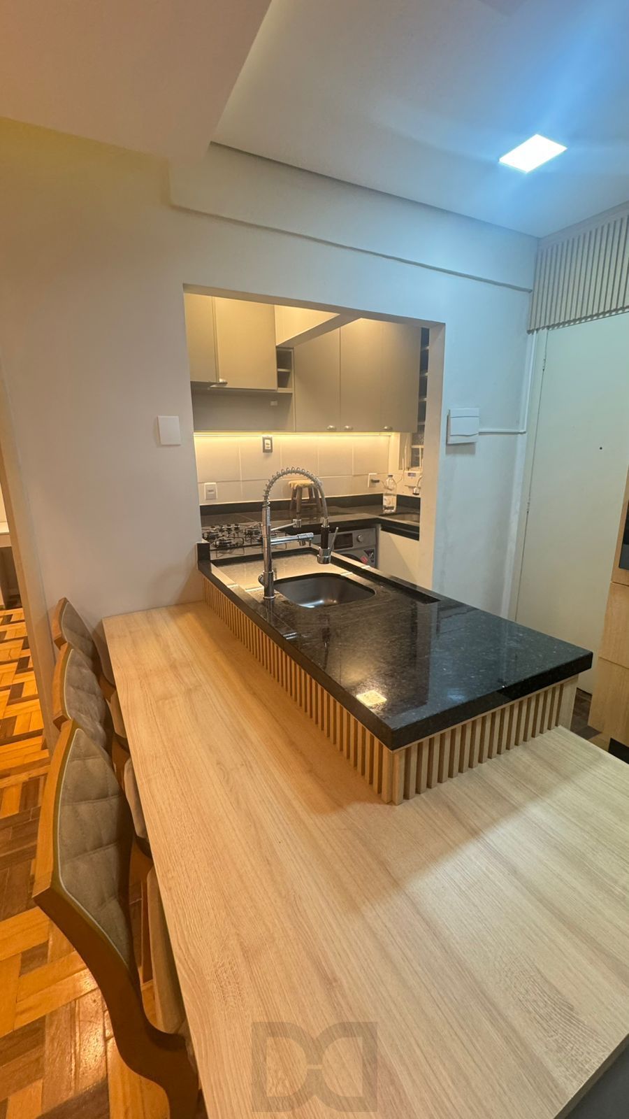 ESPAÇO-GOURMET-INTEGRADO-COM-COZINHA-PLANEJADA