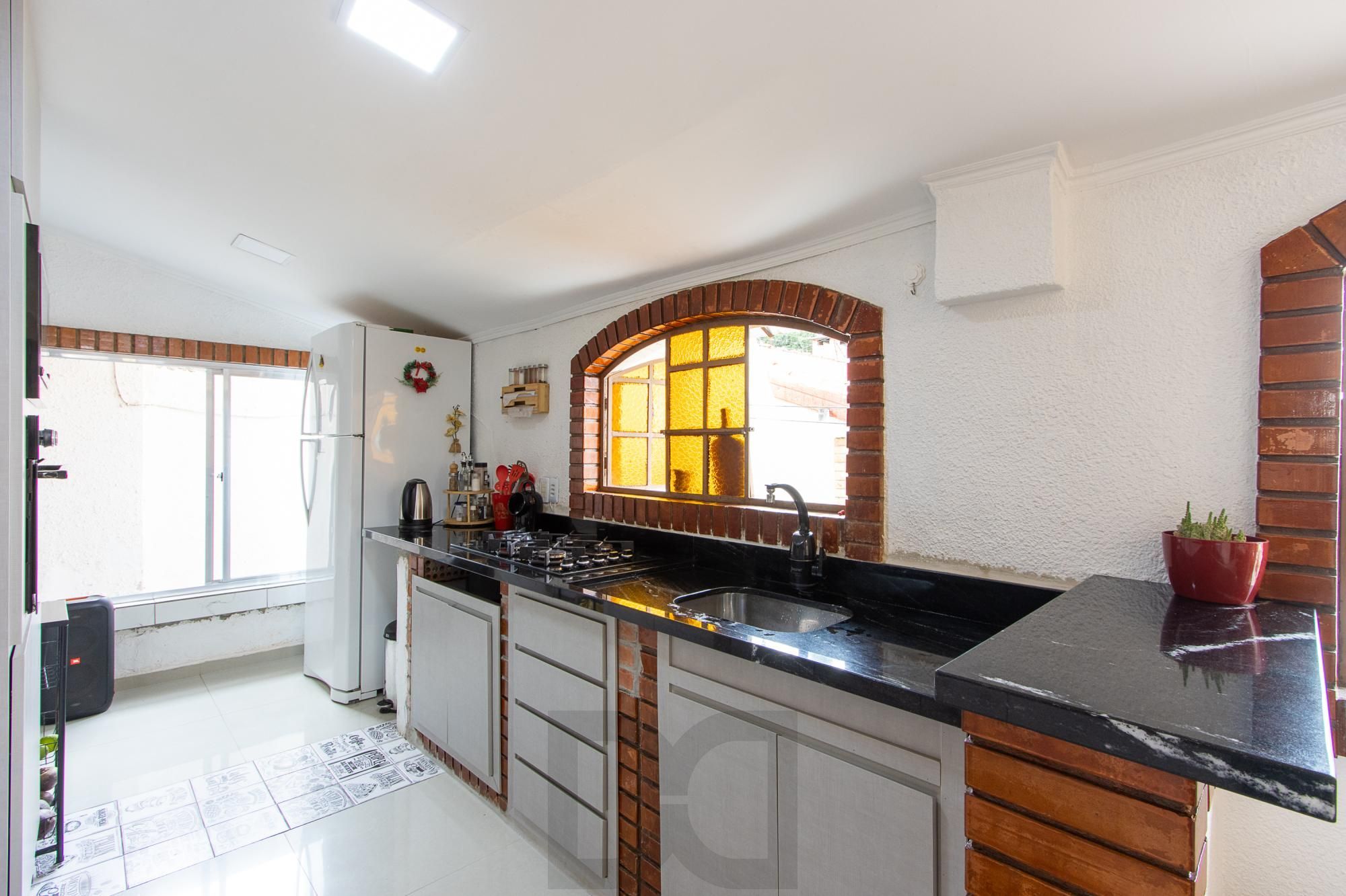 Casa de 4 dormitórios, 2 suítes, piscina, pátio e 2 vagas de garagem. — foto 25