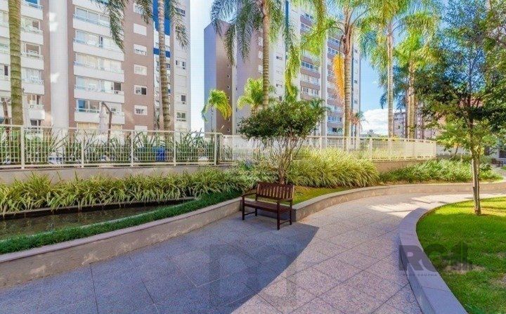 apartamento de 3 dormitórios, com 3 suítes no bairro Menino Deus — foto 1