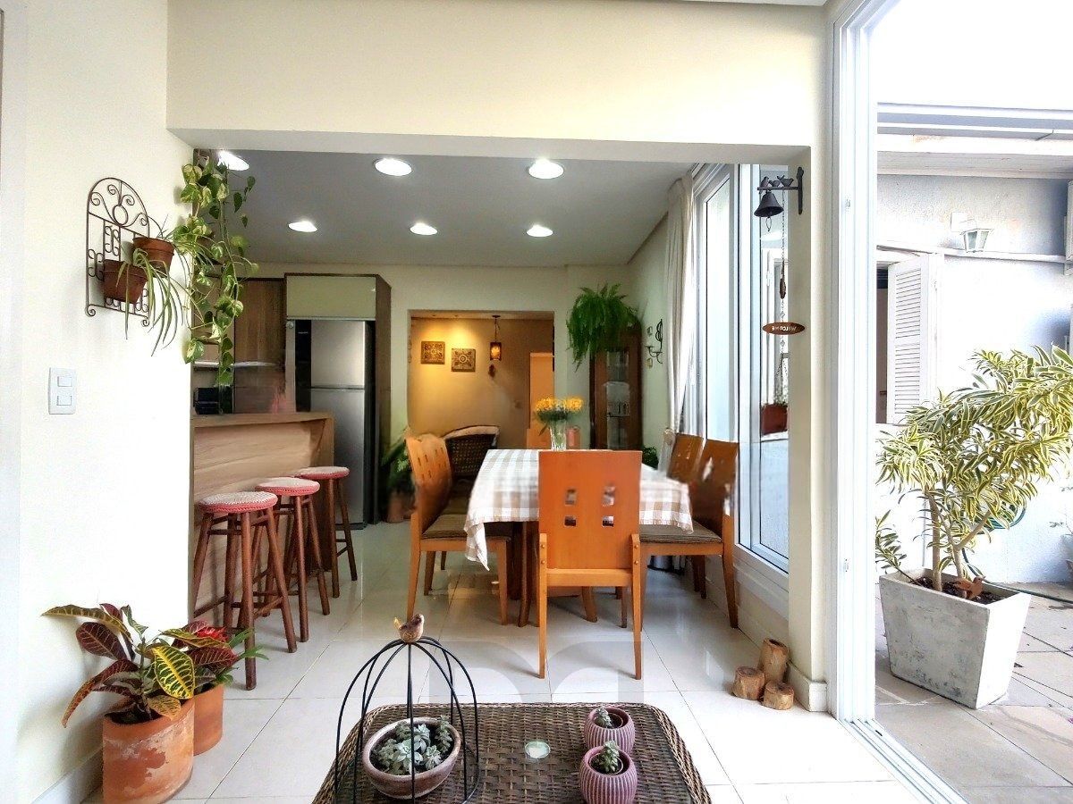Casa com 4 dormitórios, espaço gourmet e terraço na Zona Norte de Porto Alegre — foto 3