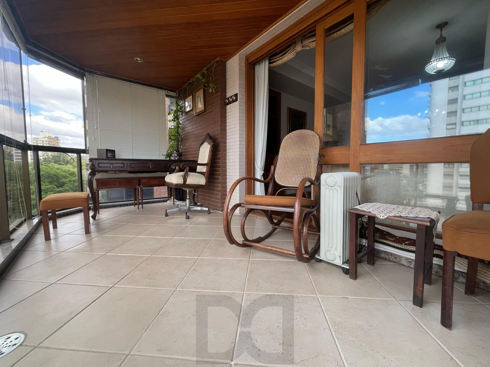 Apartamento 3 quartos, suíte, sacada, lareira, churrasqueira, 2 vagas de garagem — foto 4