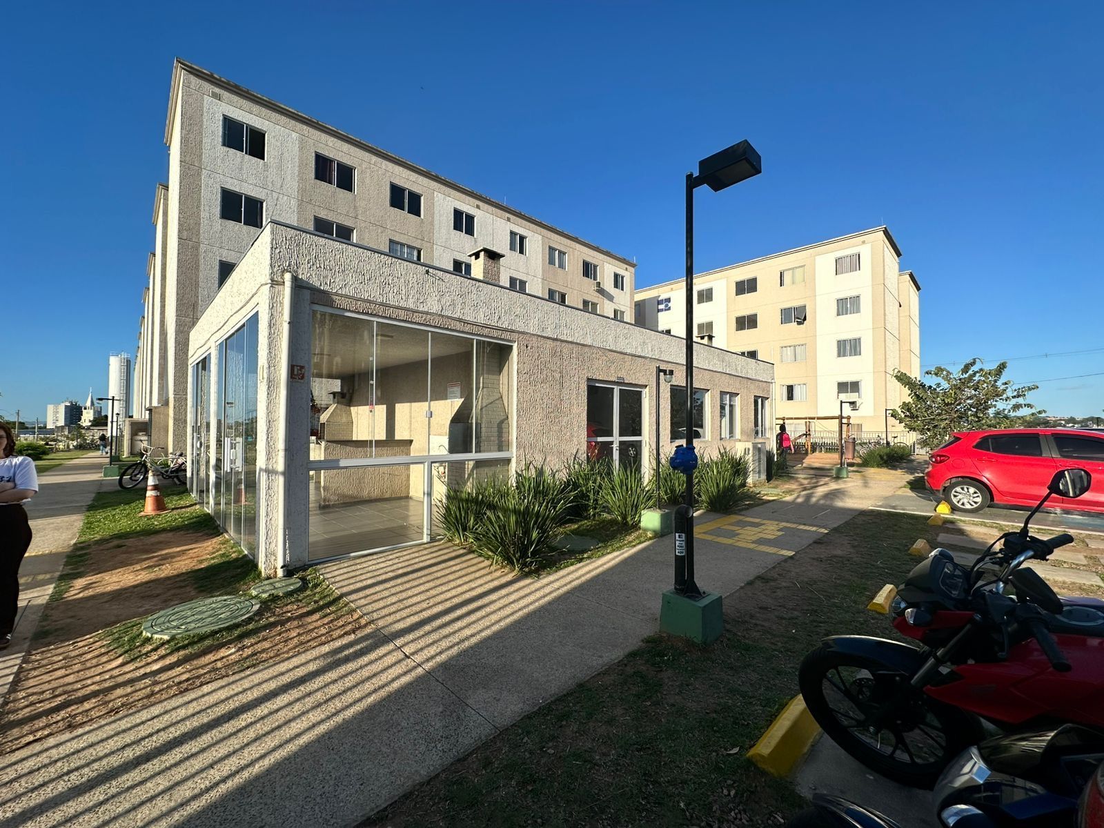Apartamento 2 dormitórios com 1 vaga Bairro Rubem Berta Porto Alegre — foto 1