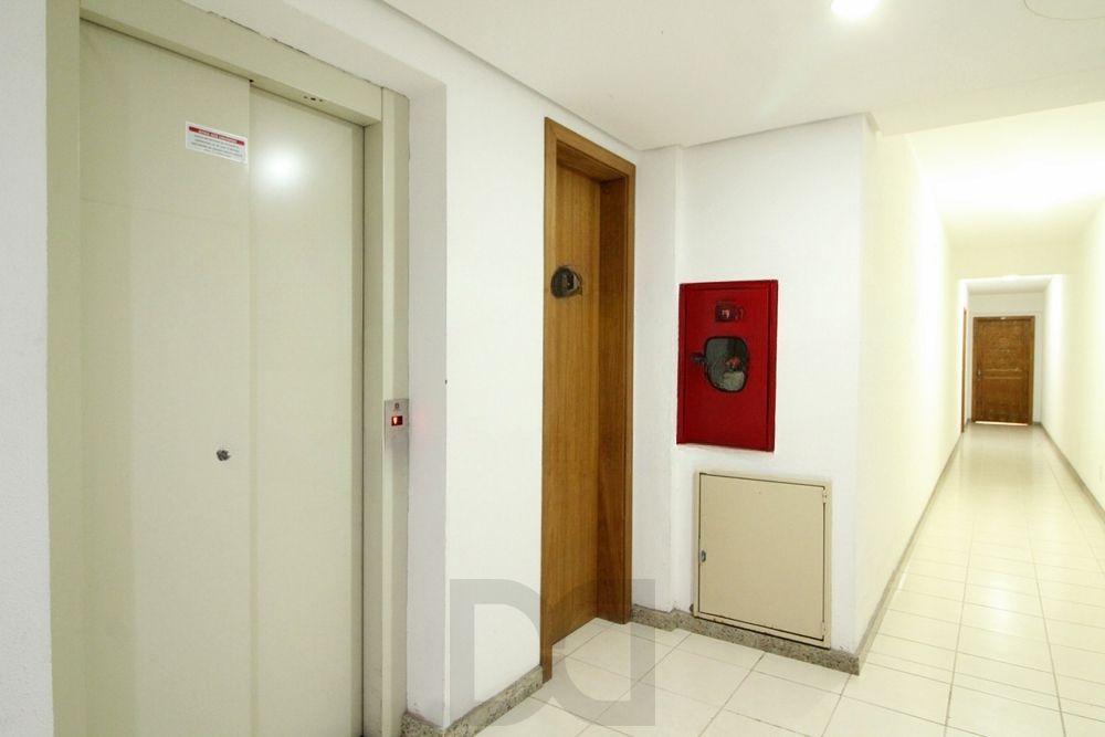 Apartamento com 2 quartos, 1 suíte e 1 vaga e elevador no Bairro Bom Fim. — foto 16