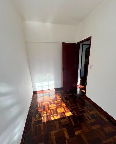 Apto de 02 dorm, sala, banho, cozinha, todo reformado, piso parquet, 01 vaga — foto 13