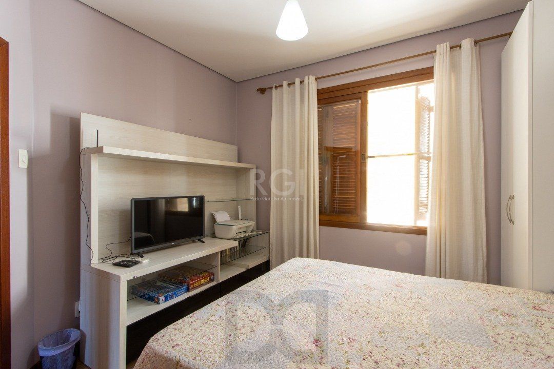 Sobrado à venda no Bairro Medianeira, reformado, 3 quartos, lareira, churrasqueira, 3 vagas — foto 29