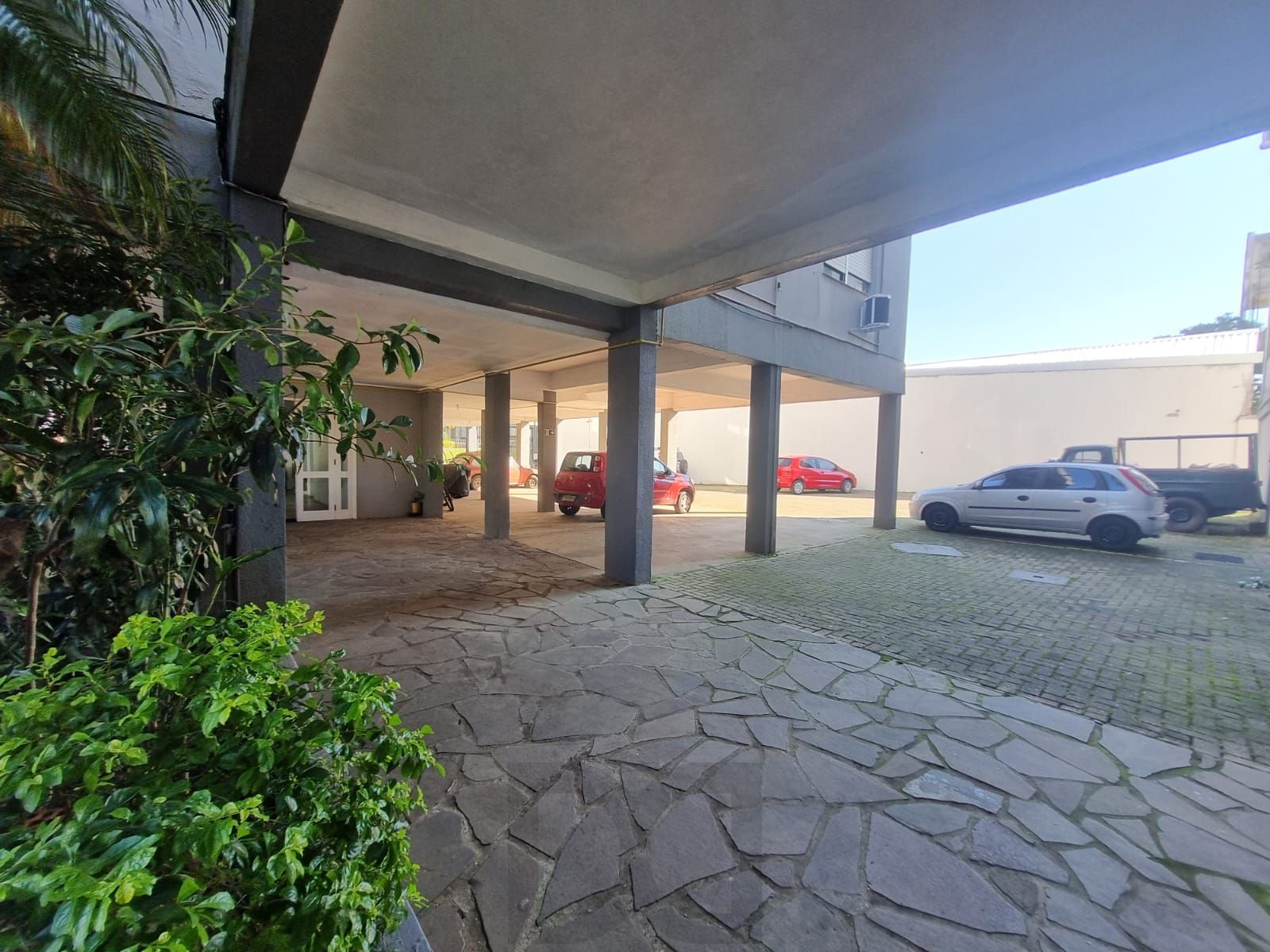 Apartamento de 2 dormitórios no bairro Partenon. — foto 25