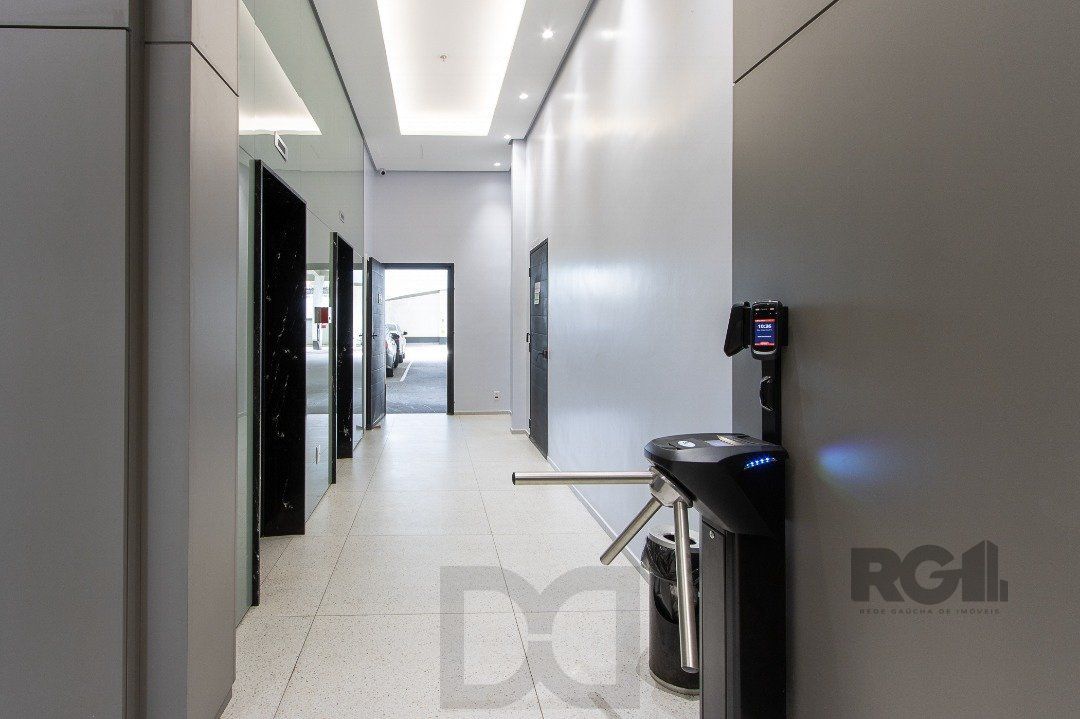 SALA COMERCIAL BAIRRO MENINO DEUS - 82m² DE ÁREA PRIVATIVA, 1 VAGA — foto 4