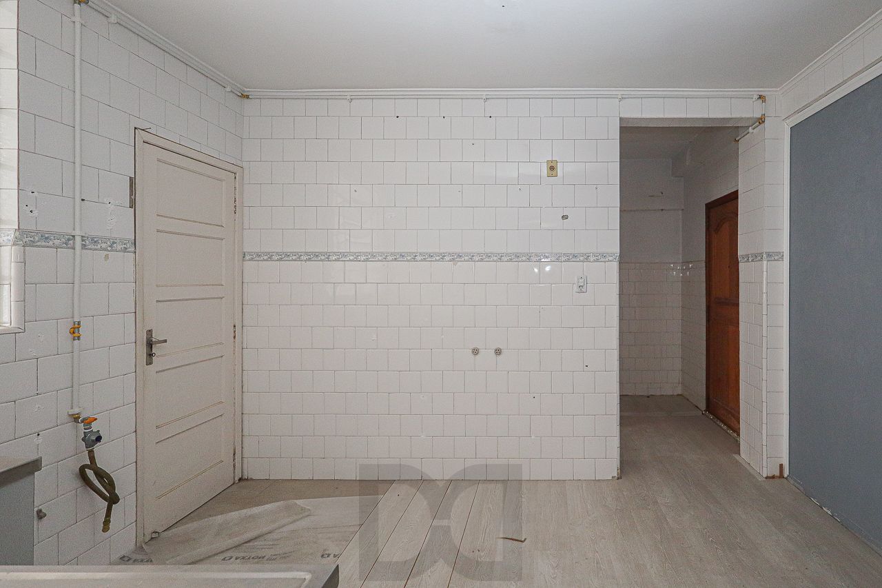 Apartamento 02 dormitórios no Bairro Floresta em Porto Alegre — foto 17