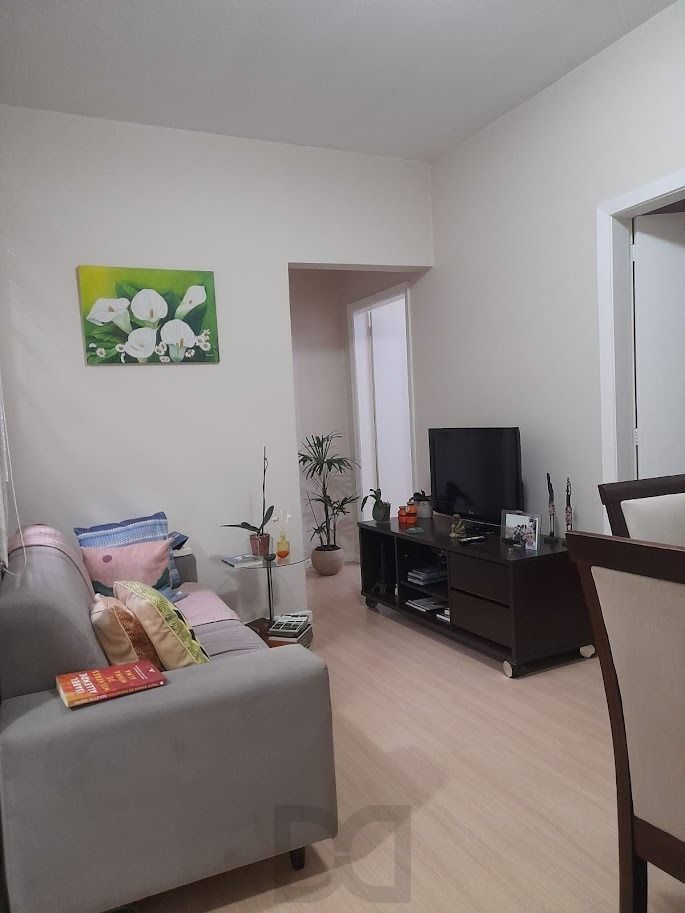 Vende apto de 02 dormitórios, sala, banheiro, cozinha e área de serviço — foto 5